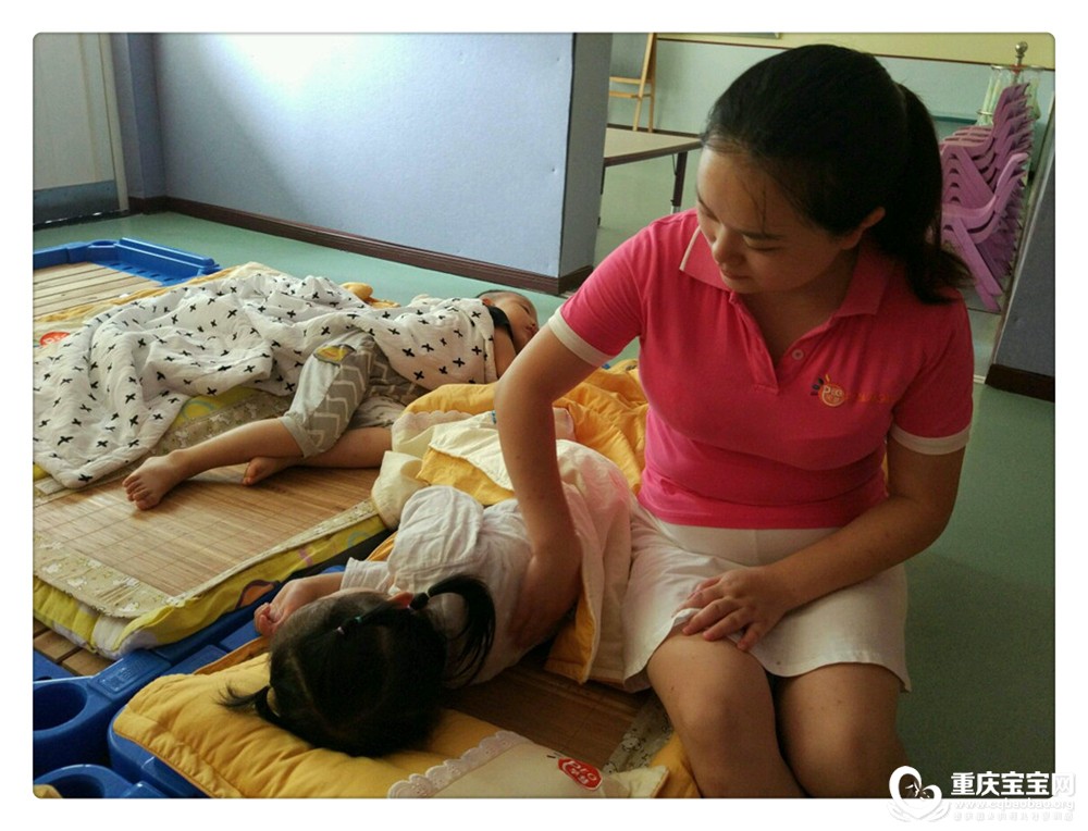 哄睡觉.jpg