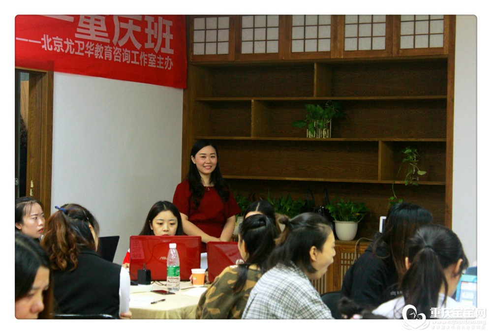 主持人1.jpg