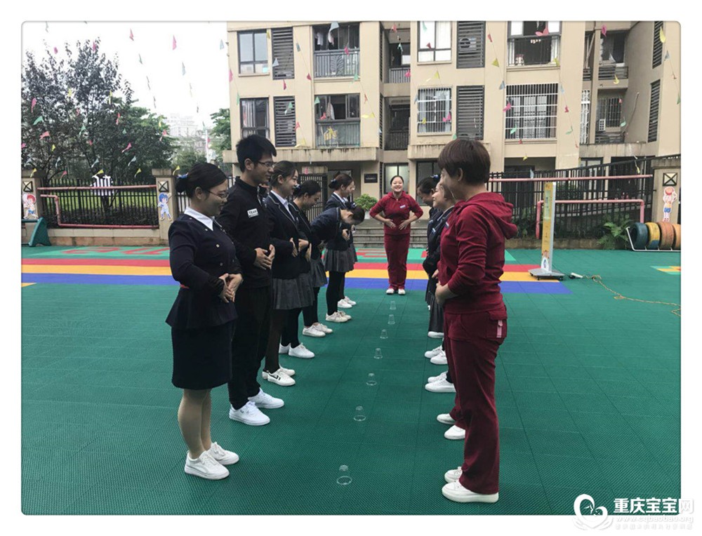 摸肚子.jpg