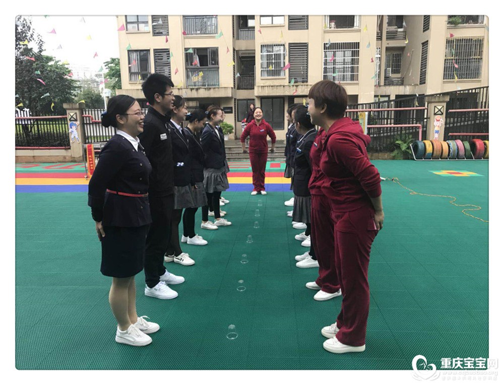 摸屁股.jpg