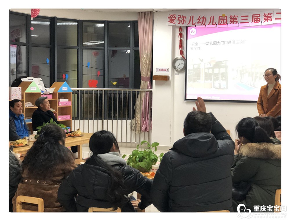 委员代表发言讲话.jpg