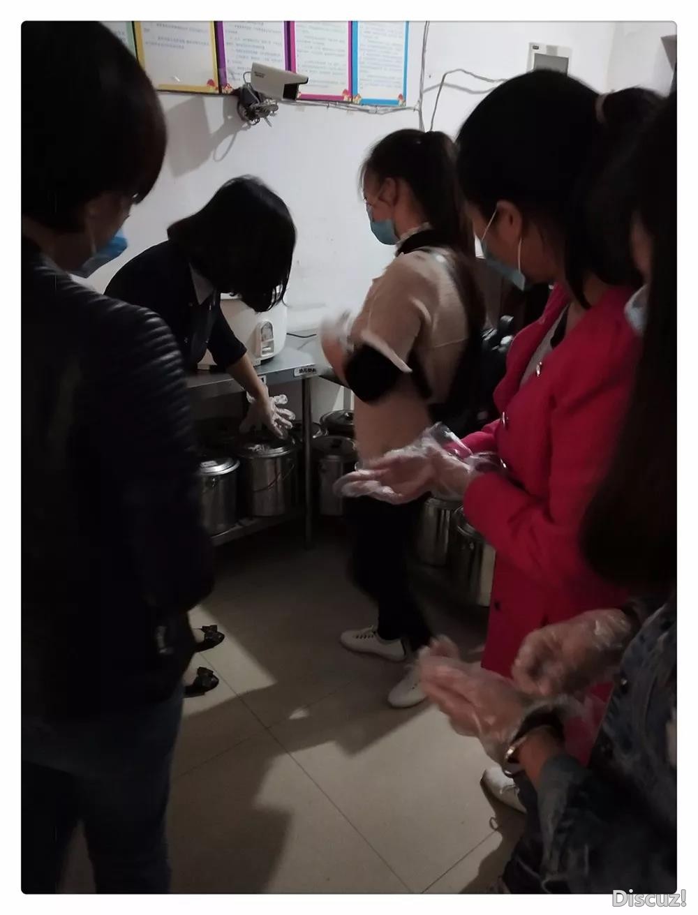 观摩2.jpg