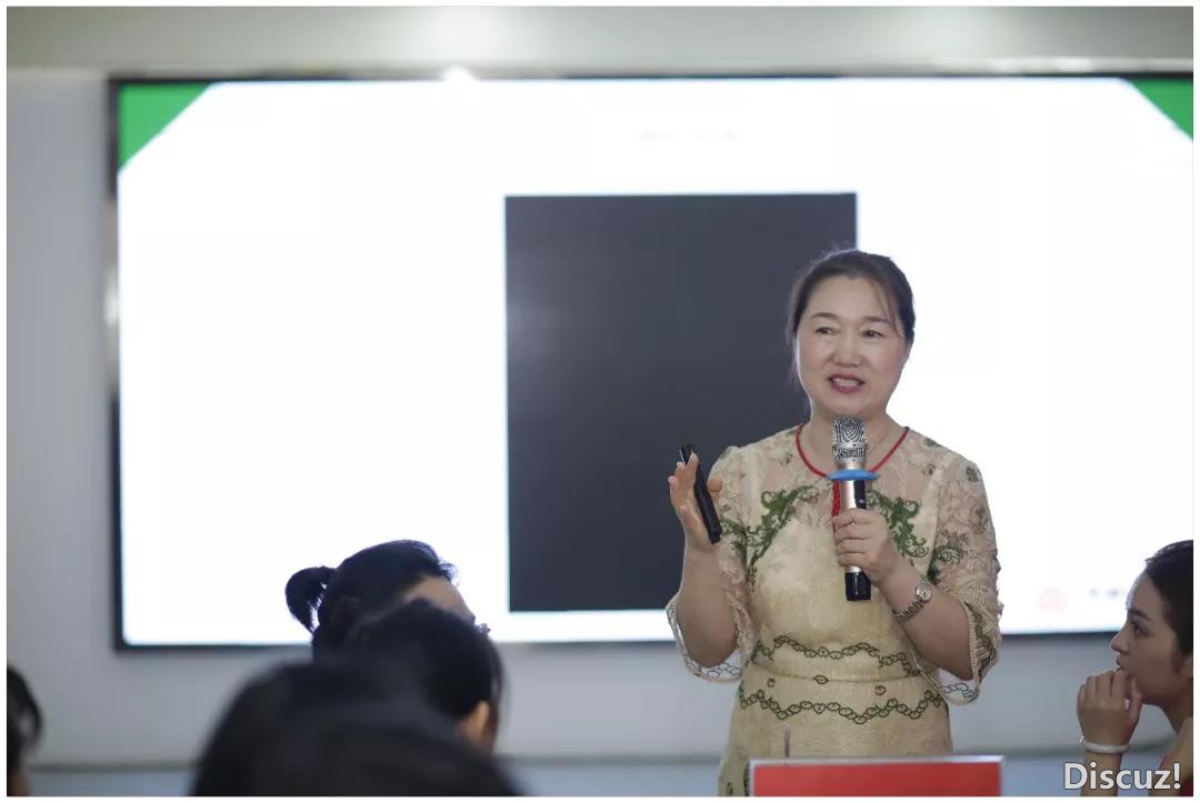 讲座1.jpg
