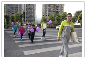 早慧华夏园开展"画出春天"户外写生，孩子们感受大自然的美