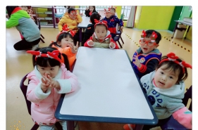 早慧松龙园圣诞节欢乐多