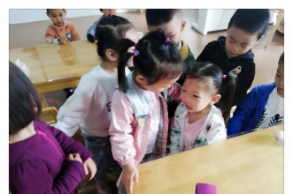 爱弥儿民生佳苑分园"精心护蛋·感悟母爱"感恩教育活动献礼母亲节