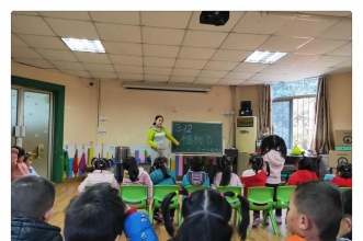 早慧渝北园“爱护绿植总动员”