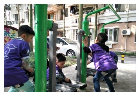 爱弥儿龙凤花园分园"清洁社区·美化家园"爱心活动暖人心
