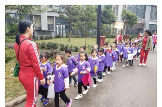 爱弥儿乐置尚城分园“小鬼当家”走进超市社会实践活动