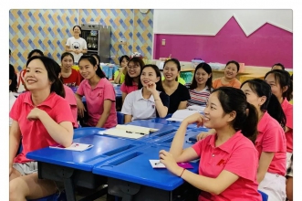 爱弥儿教育集团教师科学课程培训会 起航新学期！