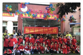 早慧新城丽园的孩子们走进敬老院行孝道传美德