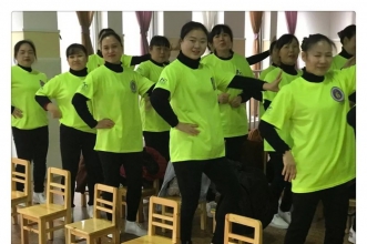 爱弥儿教育集团（长寿分区）保育员职业技能大赛树行业规范 展后勤风姿