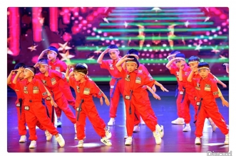 爱弥儿大川分园"缤纷童年 · 筑梦远航"六一庆典 为七彩童年喝彩