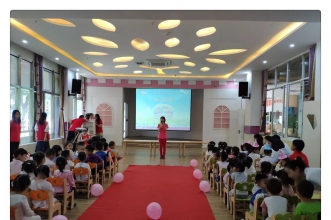 爱弥儿龙汇苑分园集体生日会记录孩子幸福童年