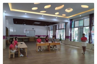 爱弥儿龙汇苑分园"绽放青春·超越自我"教师转岗考核 尽显教师风采