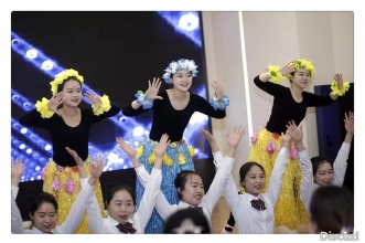 上朗教育集团第三届师德师风摄影展暨教师音乐剧大赛...