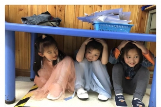 早慧渝安龙都园防震演练活动全园师幼总动员