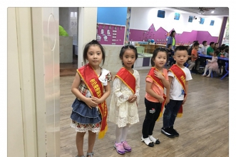 爱弥儿金沙分园“月满中秋乐团园”亲子同乐贺佳节