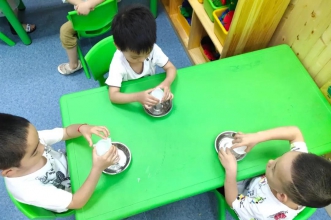 上朗·小白兔幼儿园"爱上实验·智慧同行"科学实验课 探索奇妙世界