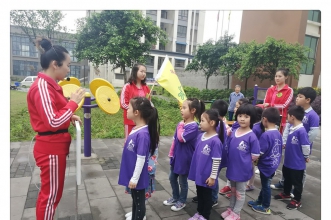 爱弥儿乐置尚城分园开展"文明小市民·走进社区"义工活动庆祝劳动节