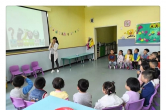 早慧华夏园阅读月系列活动之"故事爸妈"进课堂